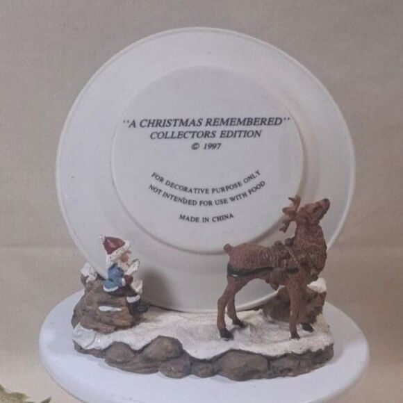 90s Vintage Revival "A Christmas Remembered Vintage" 1997 Santa Elves Figurine - Picture 2 of 8